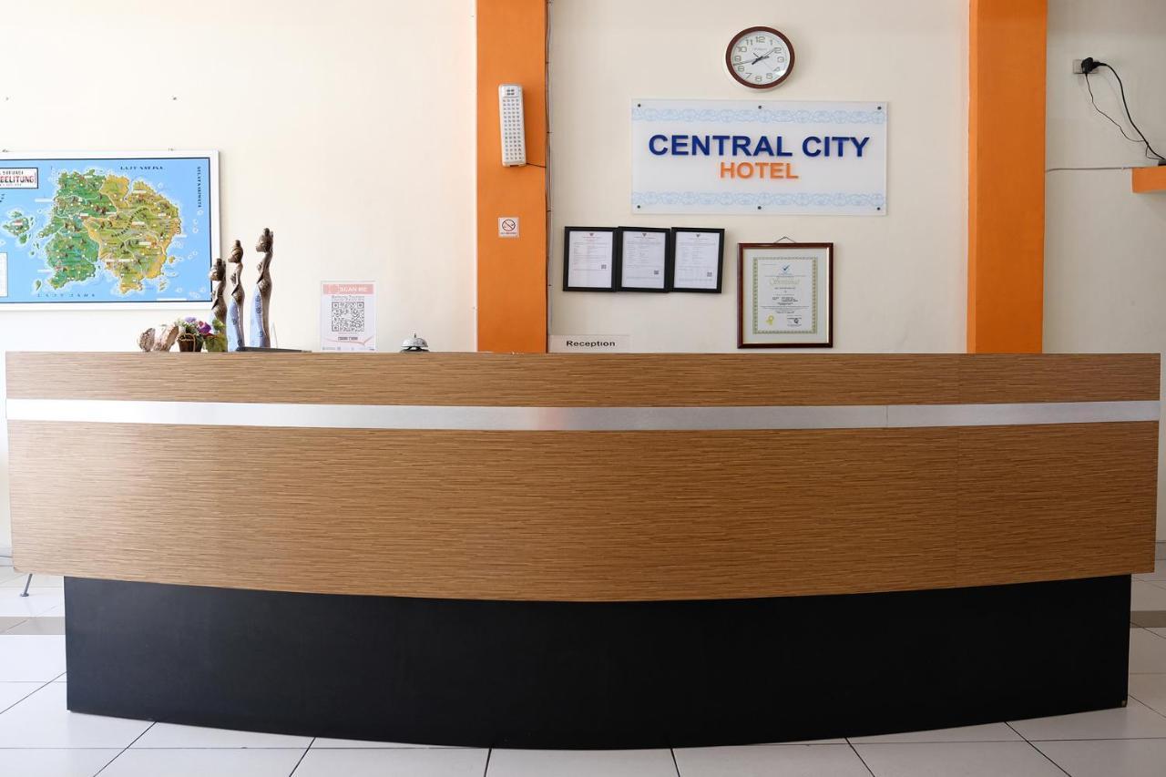 Oyo 1612 Hotel Central City Tanjung Pandan Bagian luar foto