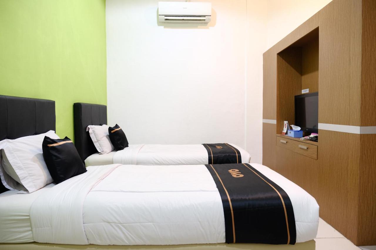 Oyo 1612 Hotel Central City Tanjung Pandan Bagian luar foto