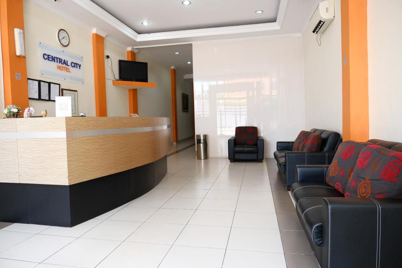 Oyo 1612 Hotel Central City Tanjung Pandan Bagian luar foto